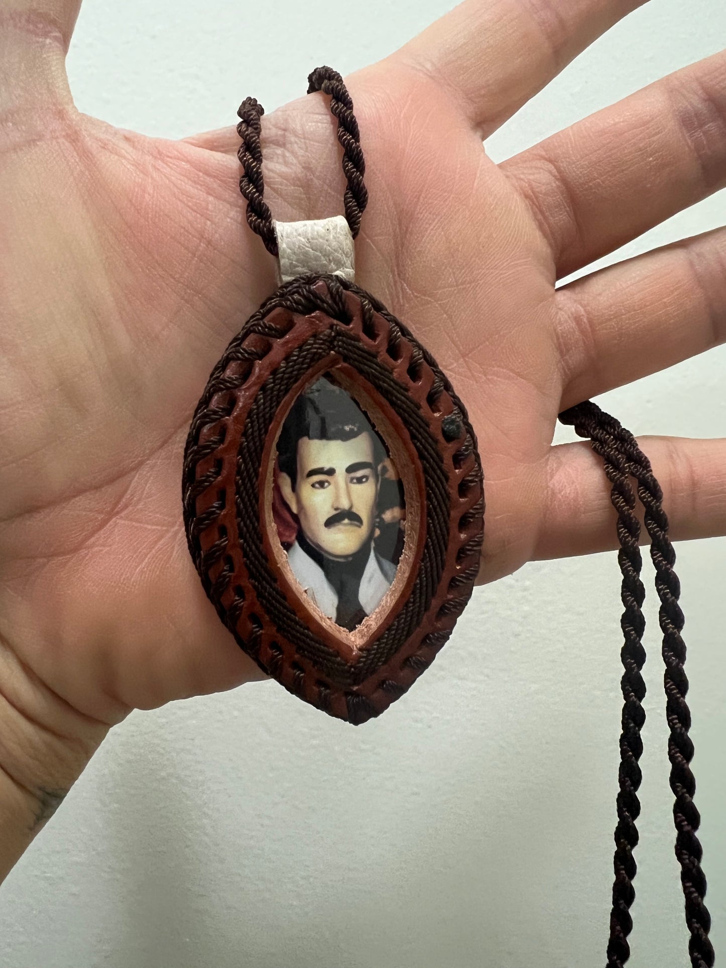 oval shaped scapular
